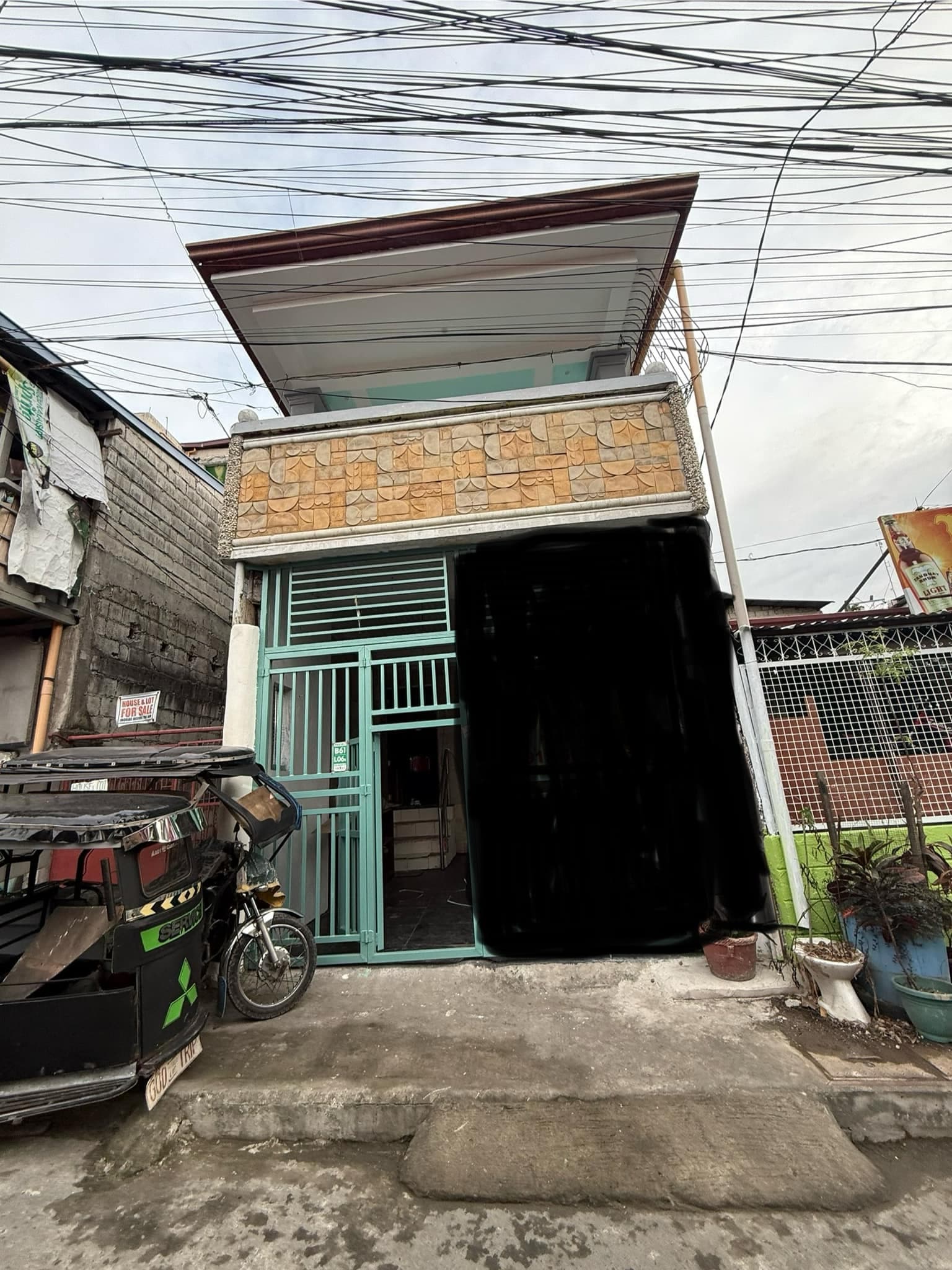 HOUSE AND LOT FOR SALE AT UPPER BICUTAN P5.5M — photo 1 of 3